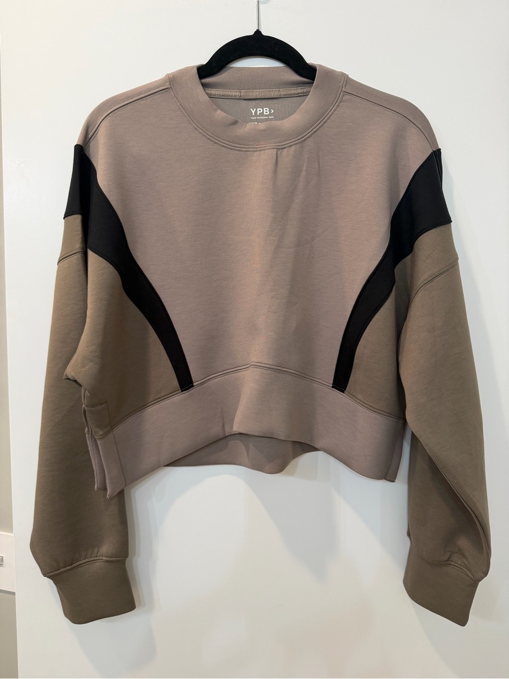 Abercrombie & Fitch YPB Neoknit Cropped Crewneck in Taupe & Black, Small